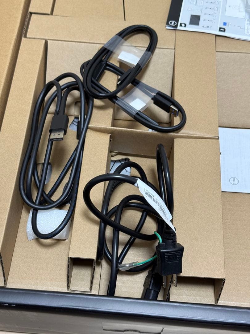 Dell 32インチ 4Kモニター U3223QE