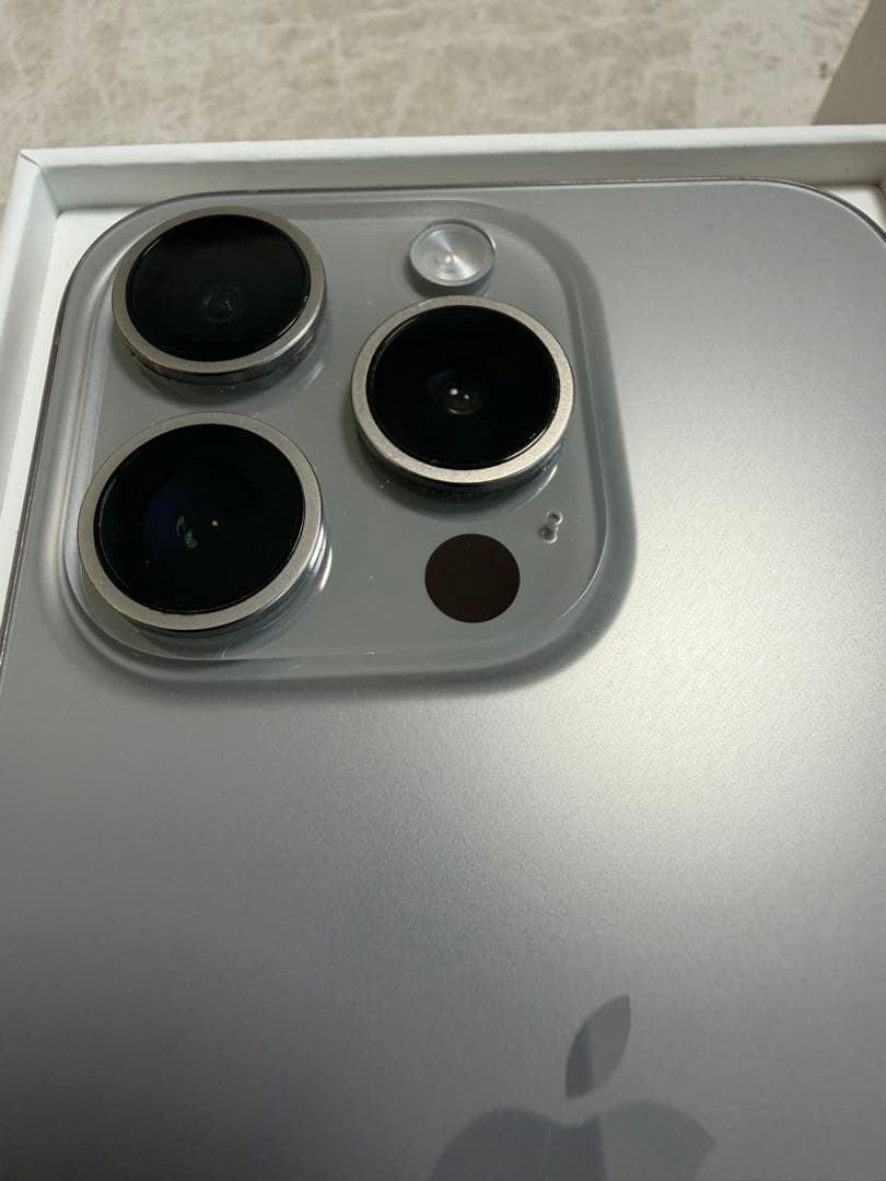 Apple iPhone 15Pro ナチュラルチタニウム本体