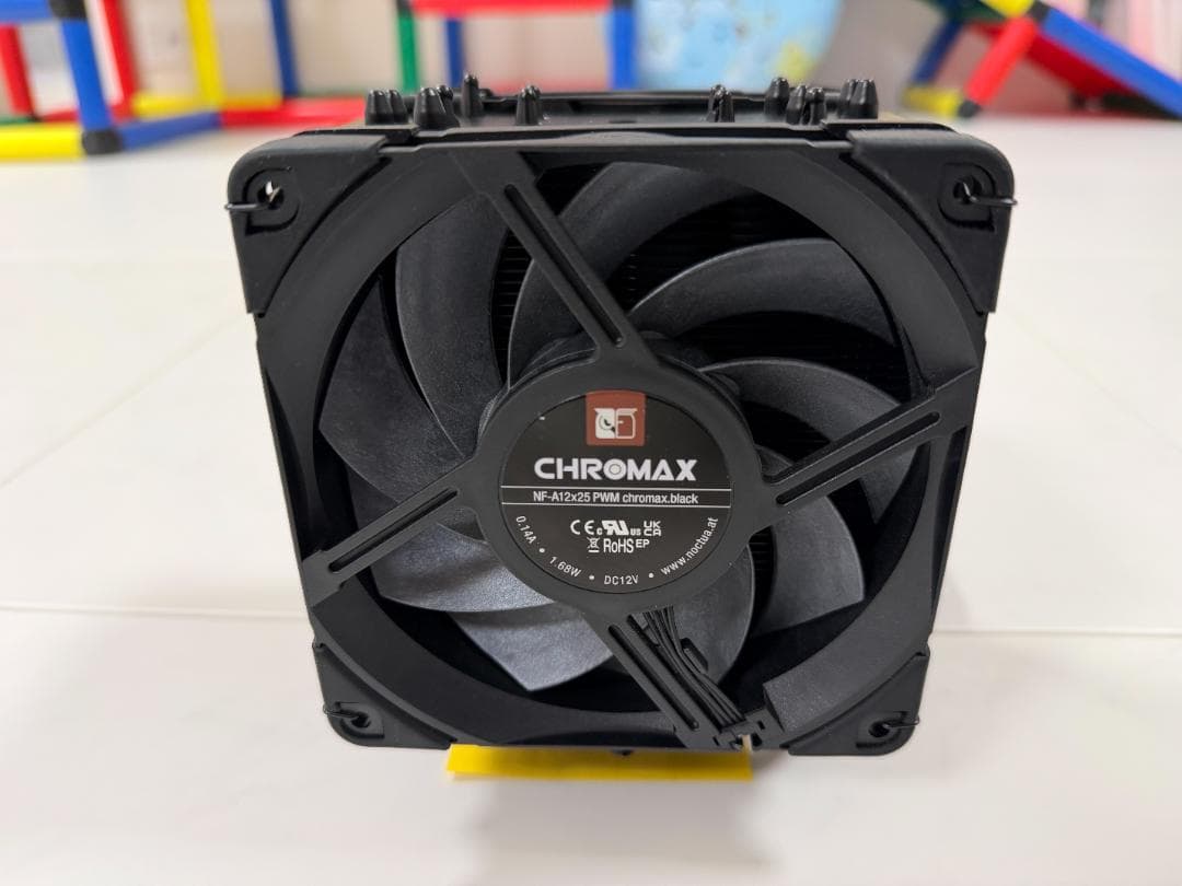 Noctua NH-U12A chromax.black + NA-HC8カバー