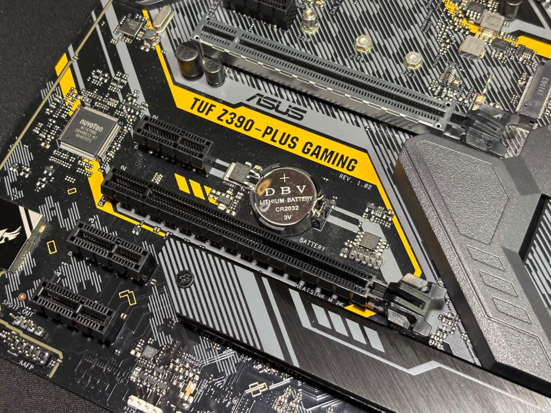 ATXマザーボード（3.0 GHzのi7、メモリ32G 付き）