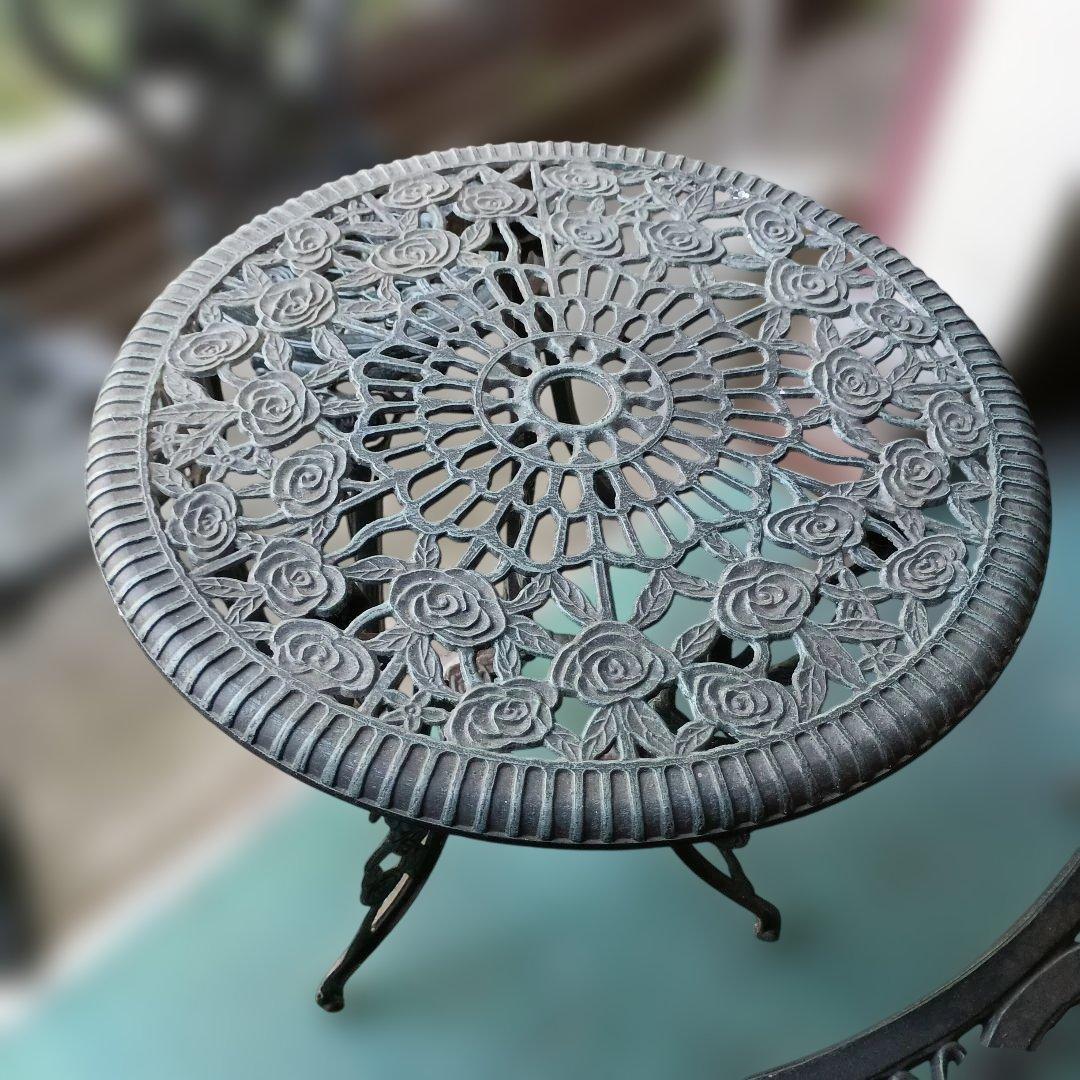 鋳鉄製花模様テーブルと椅子お買い得4点セット