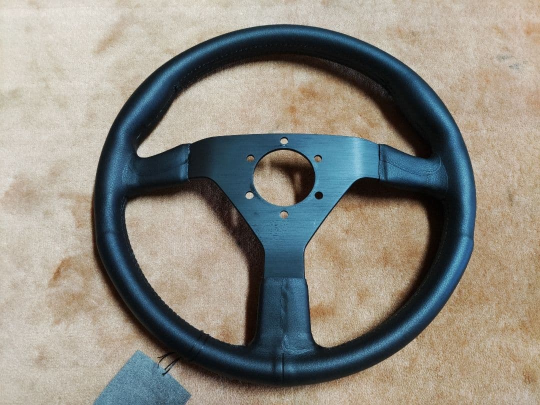 ステアリング　ハンドル　MOMO