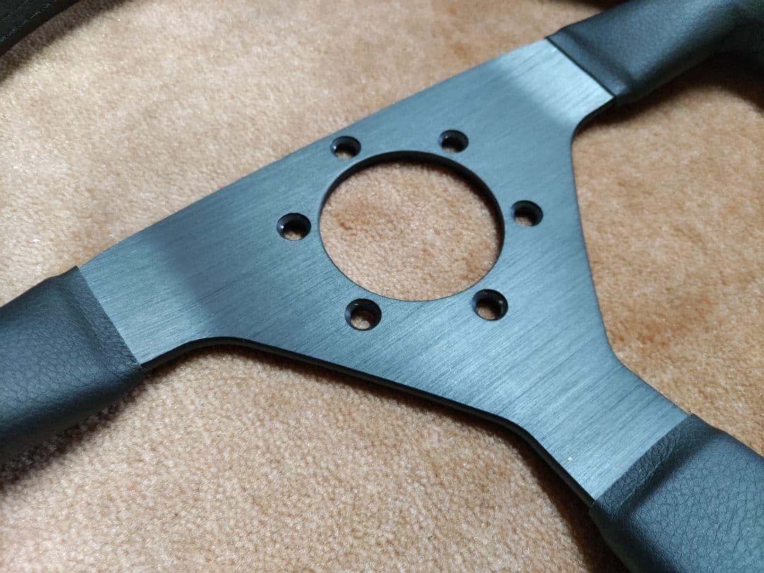 ステアリング　ハンドル　MOMO