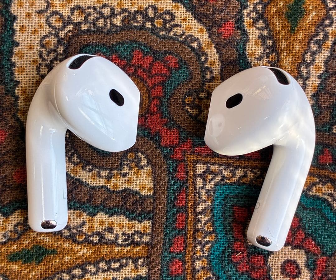 国内正規品　Apple AirPods 4 MXP63J/A
